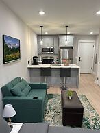 Modern 1BR 1BA Apartment