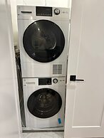 Modern 1BR 1BA Apartment