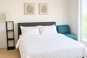Modern 1BR 1BA Apartment