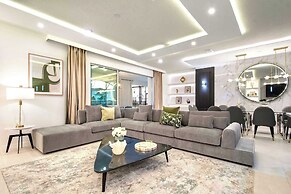 Escape to Luxury: Magical 10-bedroom Villa Near Disney World!