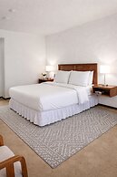 Maple Creek Motor Inn