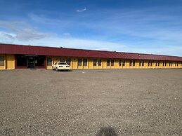 Maple Creek Motor Inn