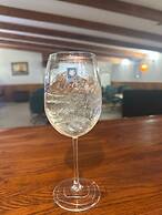 Maple Creek Motor Inn