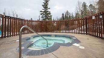 Riverside Way by Fernie Lodging Company