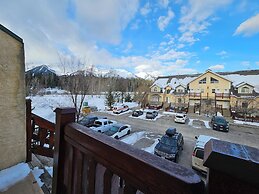 Riverside Way by Fernie Lodging Company