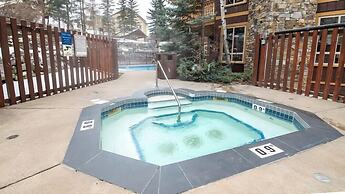 Riverside Way by Fernie Lodging Company