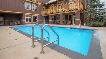 Riverside Way by Fernie Lodging Company