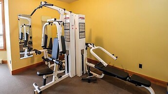 Riverside Way by Fernie Lodging Company