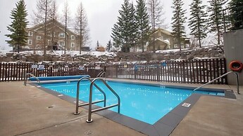 Riverside Way by Fernie Lodging Company