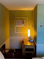 Adams Motel