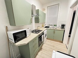 Cosy Contractor Stay-Sleeps 4