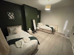 Cosy Contractor Stay-Sleeps 4