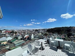 Le's Dalat Sky Hotel