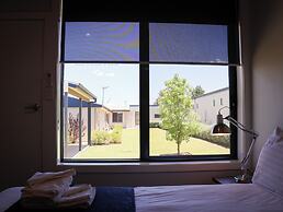 Eastend Studio Apartments