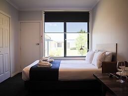 Eastend Studio Apartments