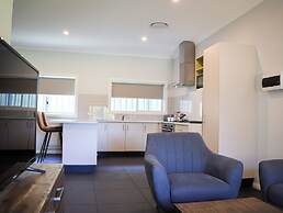 Eastend Studio Apartments