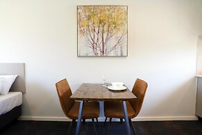 Eastend Studio Apartments