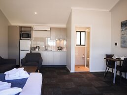 Eastend Studio Apartments