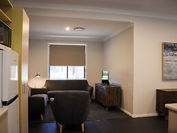 Eastend Studio Apartments