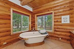 Timber Lodge HUGE Log Cabin with Hot Tub