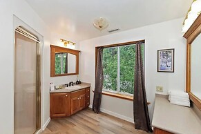 Timber Lodge HUGE Log Cabin with Hot Tub