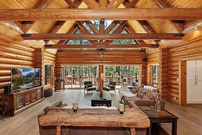 Timber Lodge HUGE Log Cabin with Hot Tub