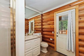 Timber Lodge HUGE Log Cabin with Hot Tub