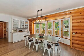 Timber Lodge HUGE Log Cabin with Hot Tub