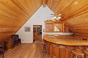 Timber Lodge HUGE Log Cabin with Hot Tub