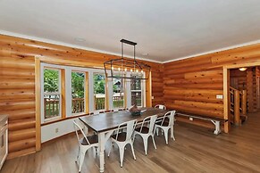 Timber Lodge HUGE Log Cabin with Hot Tub