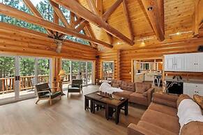 Timber Lodge HUGE Log Cabin with Hot Tub