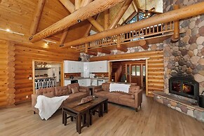Timber Lodge HUGE Log Cabin with Hot Tub