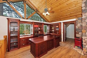 Timber Lodge HUGE Log Cabin with Hot Tub