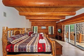 Timber Lodge HUGE Log Cabin with Hot Tub