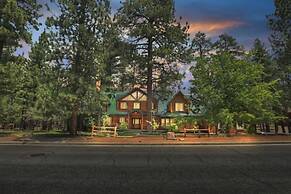 Timber Lodge HUGE Log Cabin with Hot Tub