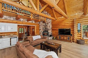 Timber Lodge HUGE Log Cabin with Hot Tub