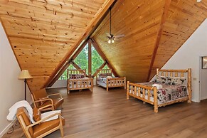 Timber Lodge HUGE Log Cabin with Hot Tub