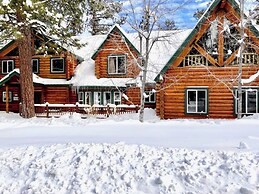 Timber Lodge HUGE Log Cabin with Hot Tub