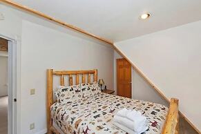 Timber Lodge HUGE Log Cabin with Hot Tub