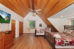 Timber Lodge HUGE Log Cabin with Hot Tub