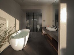 Mangshu Taotangzhiqiu Seaview Hotel