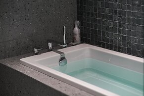 Mangshu Taotangzhiqiu Seaview Hotel