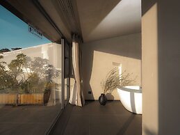 Mangshu Taotangzhiqiu Seaview Hotel