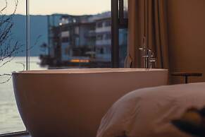 Mangshu Taotangzhiqiu Seaview Hotel