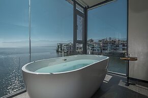 Mangshu Taotangzhiqiu Seaview Hotel