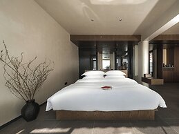 Mangshu Taotangzhiqiu Seaview Hotel