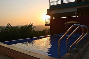 Melody 24 East Resort