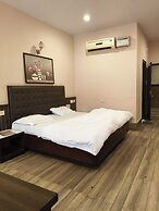 Park Square Hotel And Banquet