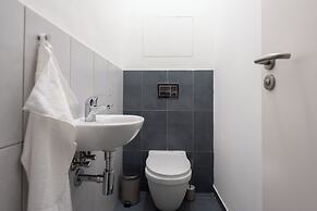 Stylish 3-bedroom apartment with balcony