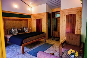 The Hosteller Mussoorie By The Streamside, Kempty